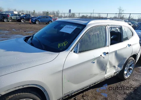 2015 BMW X1 xDrive28I z USA, uszkodzony, nr VIN WBAVL1C58FVY26971